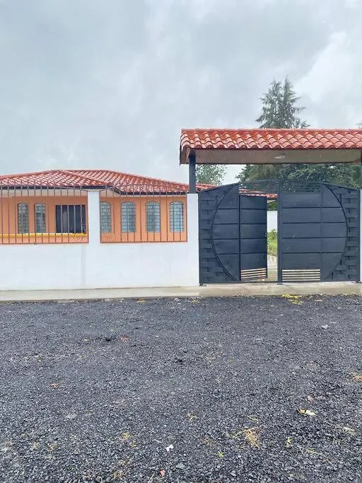 24 Hr Shuttle/Transfer Airport Quito Villa Holiday home