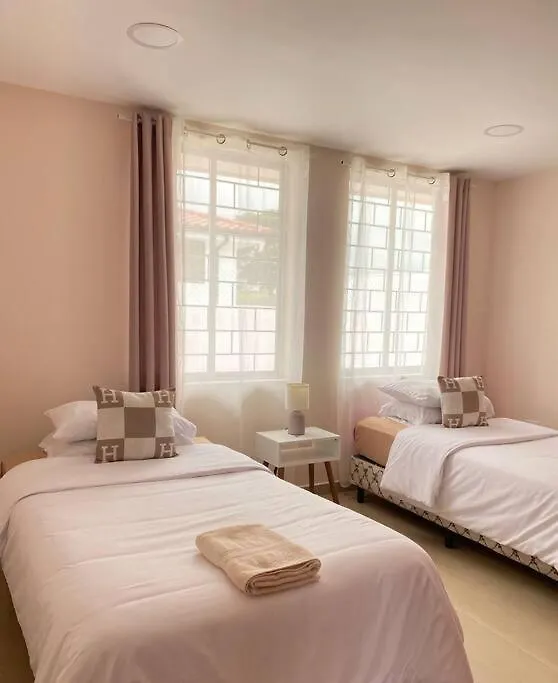 24 Hr Shuttle/Transfer Airport Quito Villa 0*,